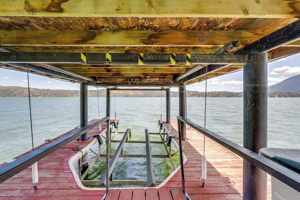 Shared Boat Dock at Clear Lake Couples Retreat