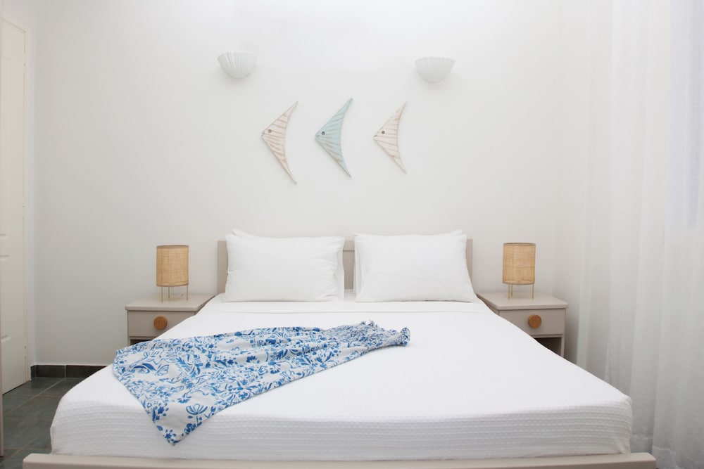 AURA PAROS