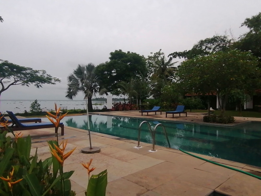 Deshadan Backwater Resort