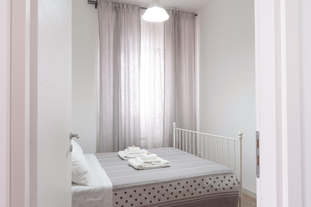 Donna Carlotta photo 2