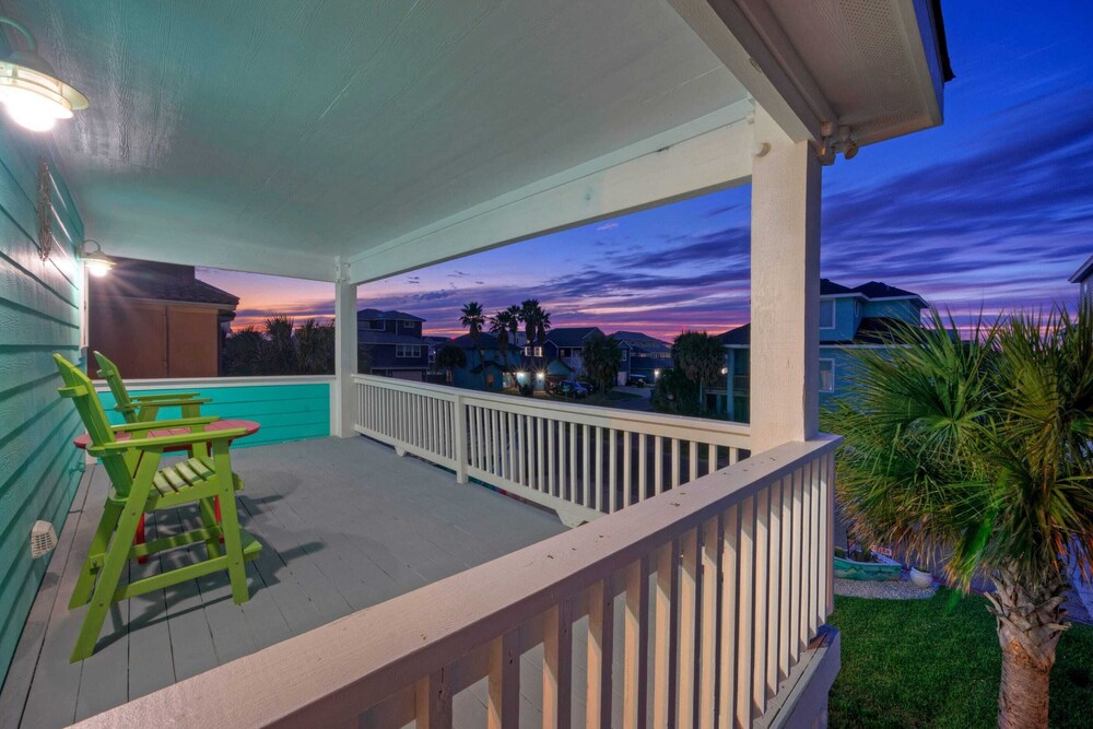 Coastal Soiree Ocean Views, Game Room, & Steps From Port Aransas Beaches