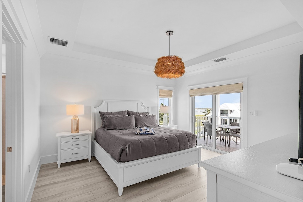 673 White Sands Retreat: Bay Views, Pool, Elevator 5 Bedroom Home