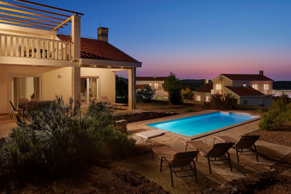Luxury Villas Stari Grad view 3