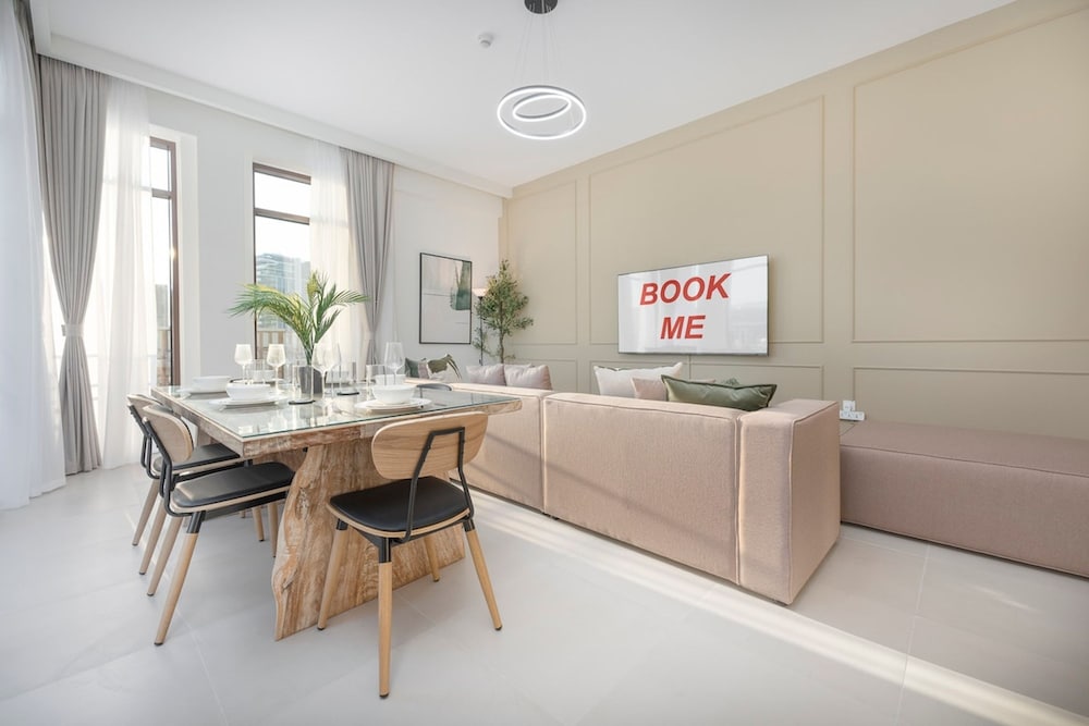 Peaceful 4-bedroom Bright Kitchen Space in Dubai Creek Harbour