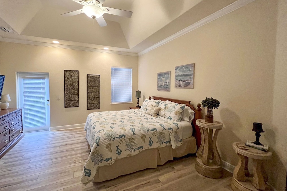 Naples Home w/ Private Heated Saltwater Pool/lanai