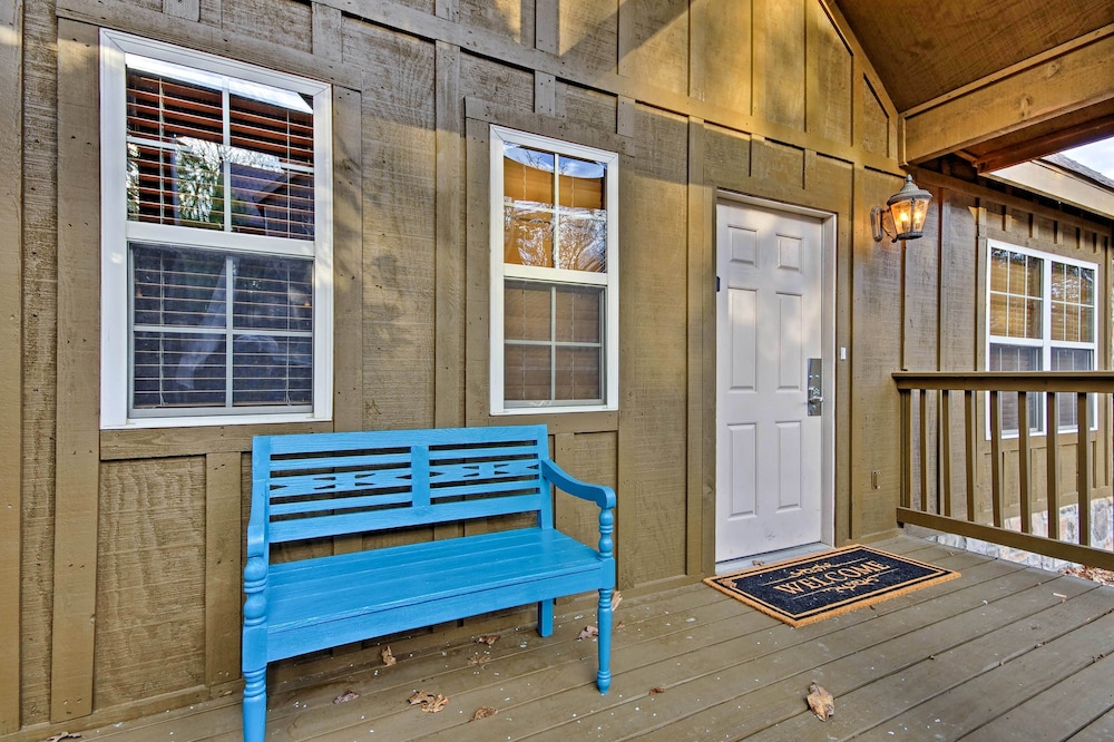 Lakefront Branson Cabin: 6 Mi to Branson Strip! view 5