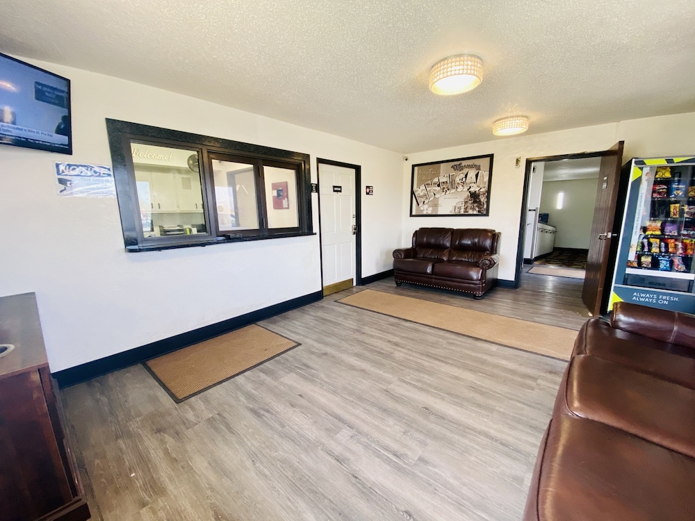 Hotel Super 8 by Wyndham Wyoming/Grand Rapids Area - Image 1