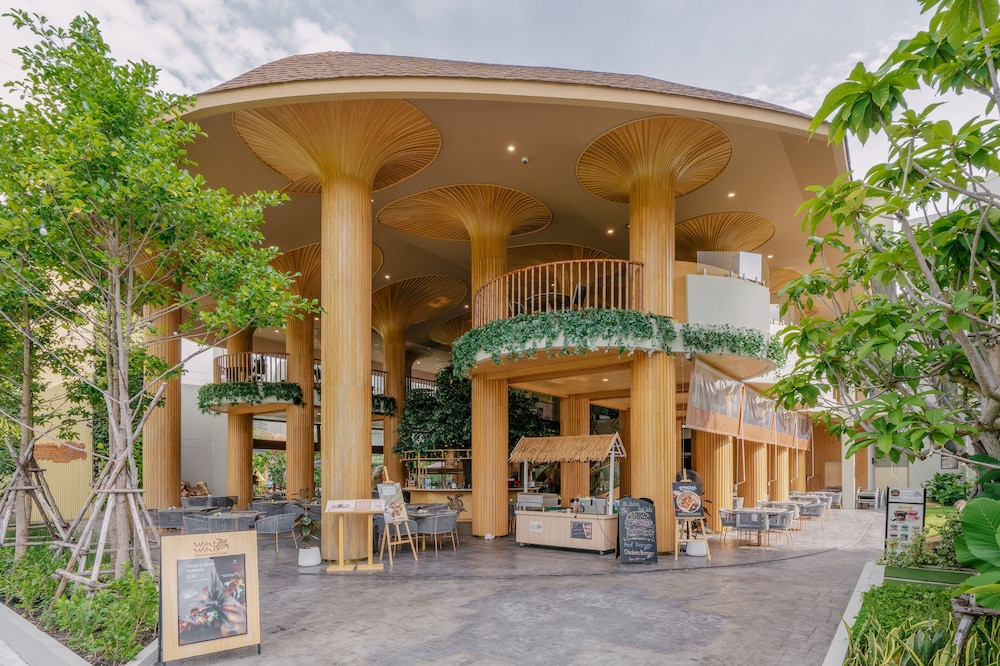 Hotel Phuket Emerald Beach Resort - Image 1