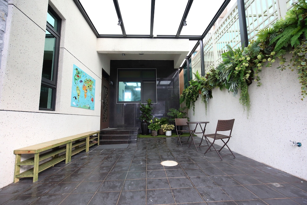 52Travelers Home view 3