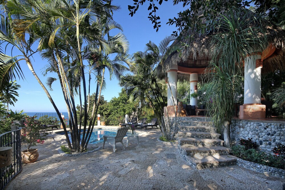 Caracol Estates
