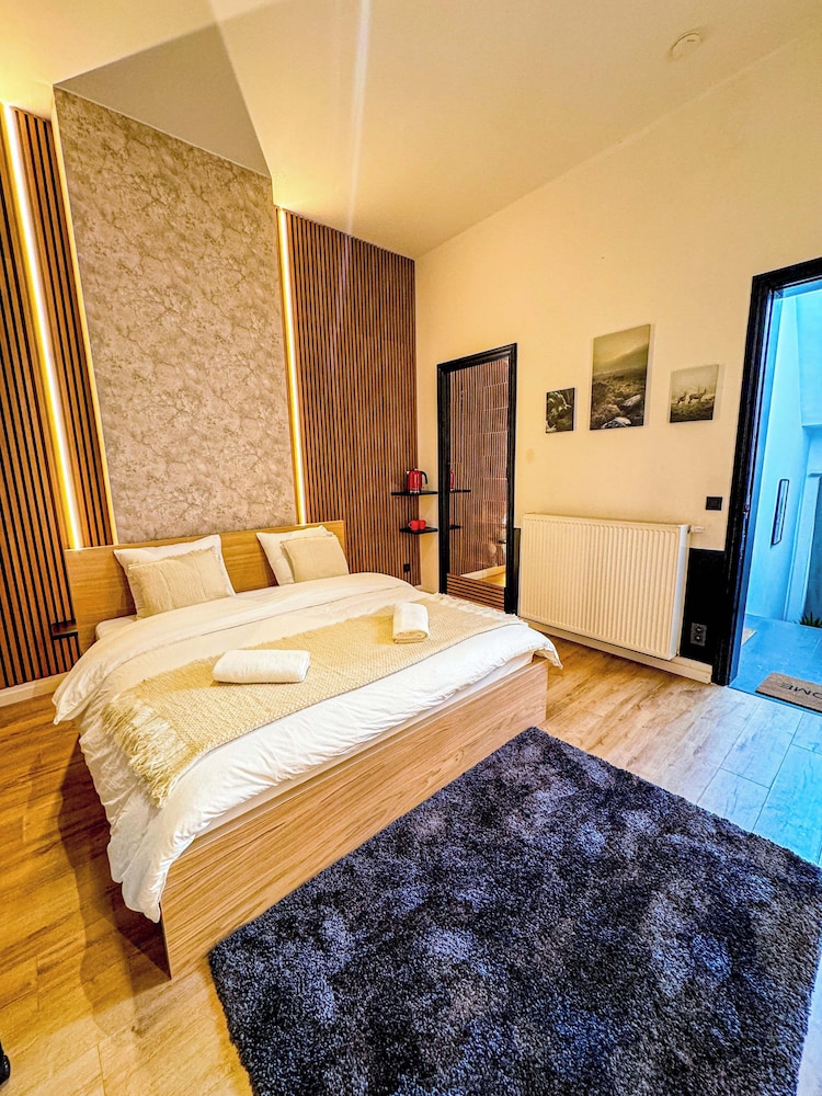 Comfy 5BR Apartment in Heart of Ghent