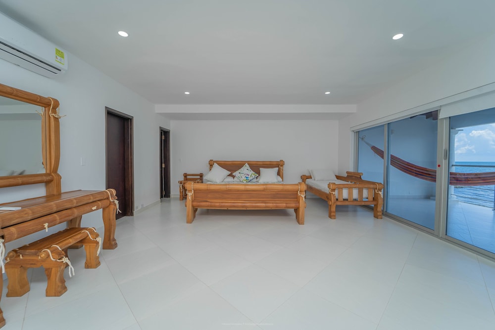 Villa El Francés 4BD WPool & Beach Front