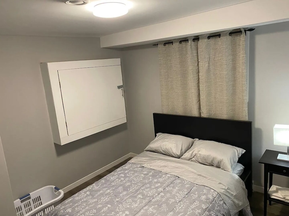 Modern 3 BR Home - Family Friendly view 2