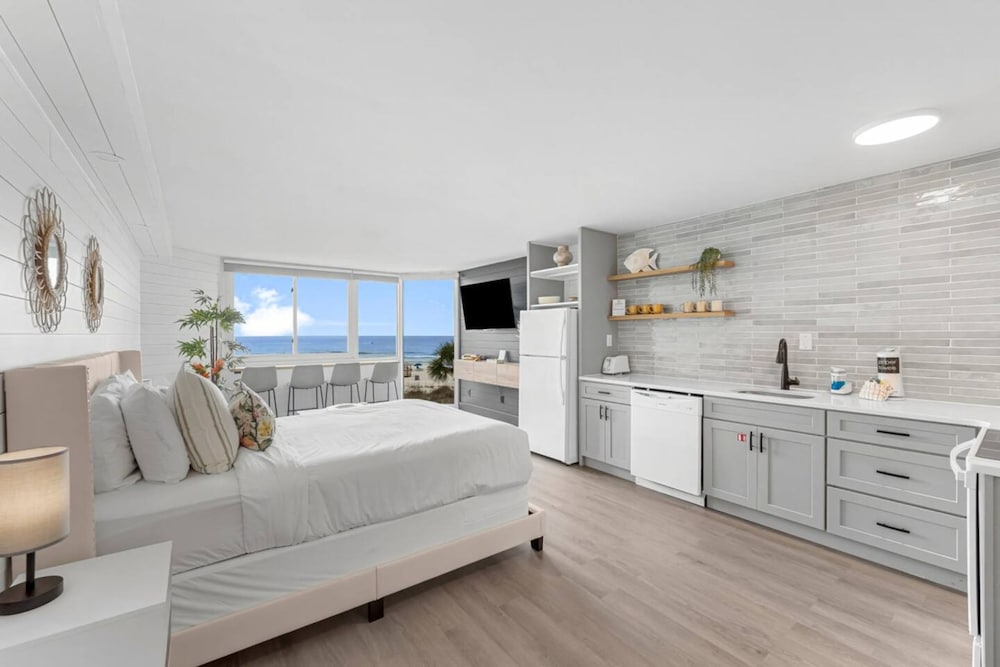 Renovated Beach Front Ocean View Condo TOG 321