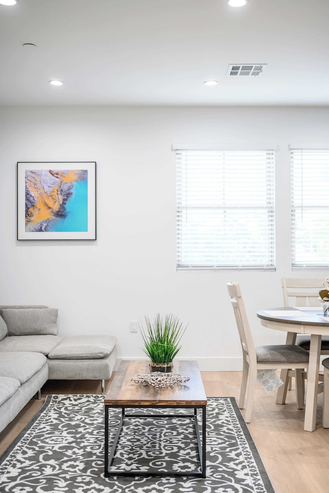 Not Affected by the Fire/modern 5BR Home With Full Amenities & Parking #2