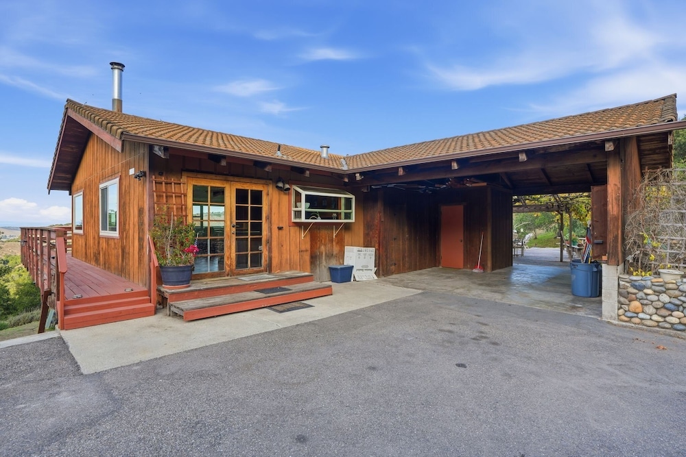 Peaceful Retreat With Panoramic Views 3 Bedroom Home