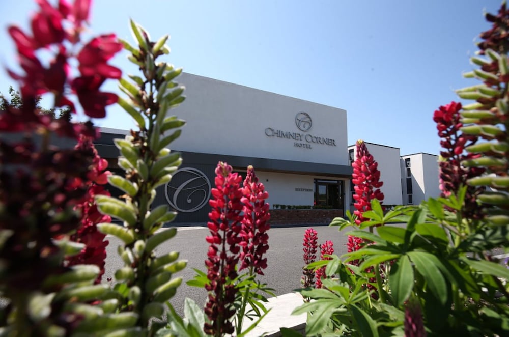 Hotel Chimney Corner Hotel - Image 1