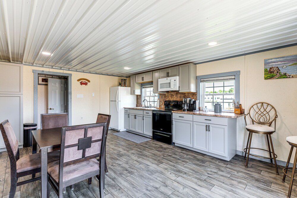 Dock Access: Waterfront Cottage in Avenue!