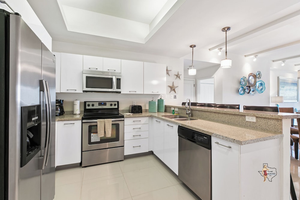 Bahia Mar-Solare Beachfront & Two Pools