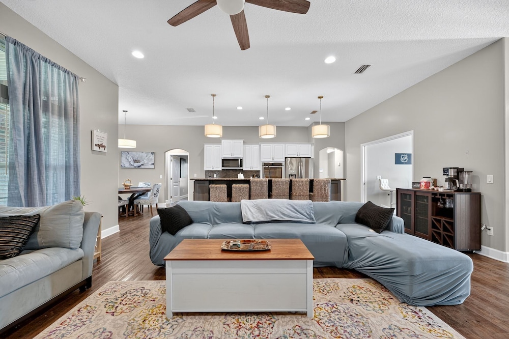 Floridays Manor 4 Bedroom Home