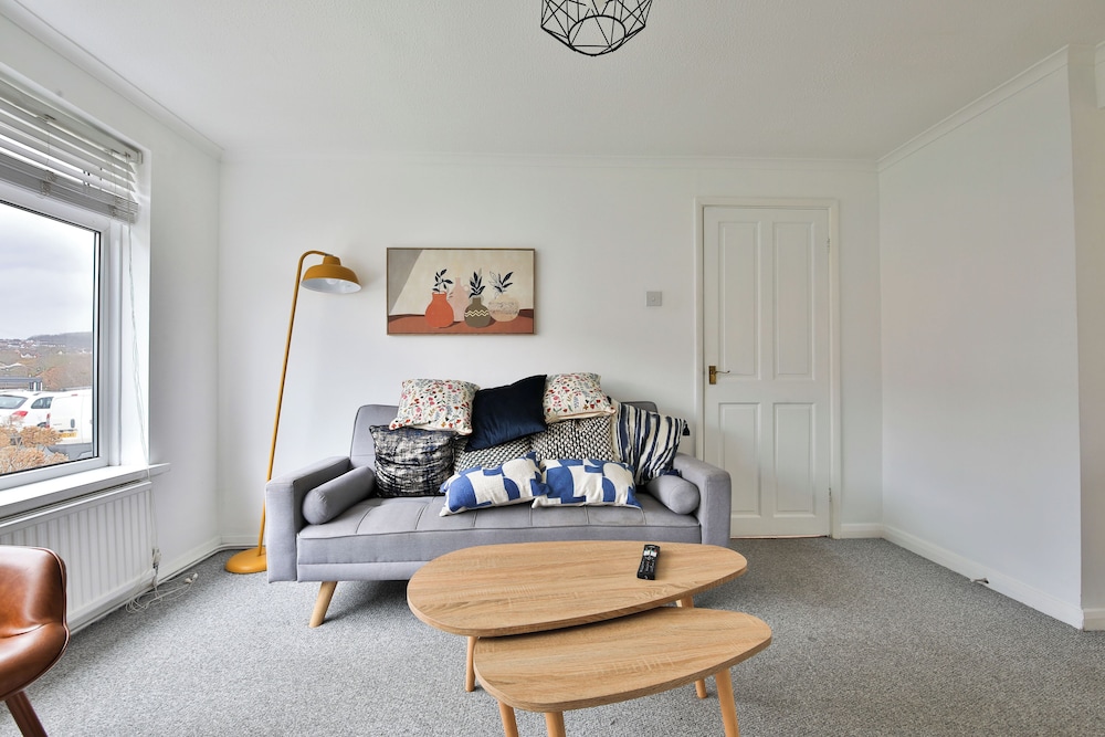 3 Bed House with Private Parking