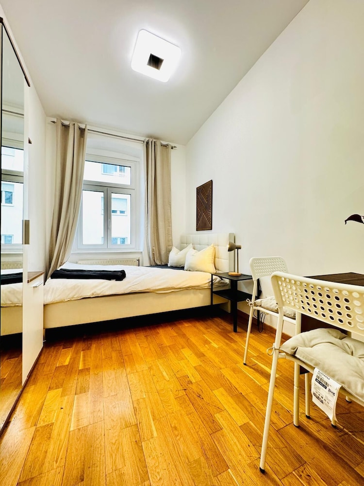 Comfy 4BR 10 Min Transport to Stadthalle