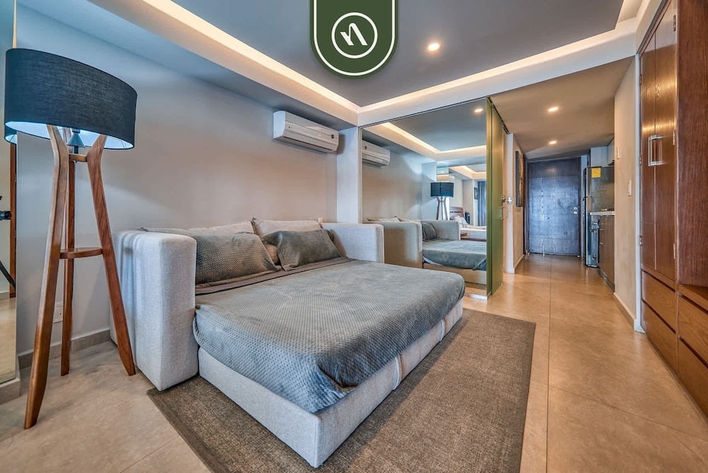 Oceanview Studio - Beach - King Bed - Pool