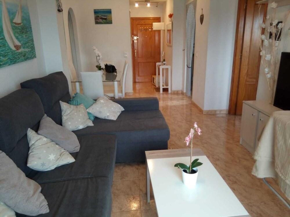 Wonderful top Floor Apartment Ideally Located Between sea and the City Center photo 4