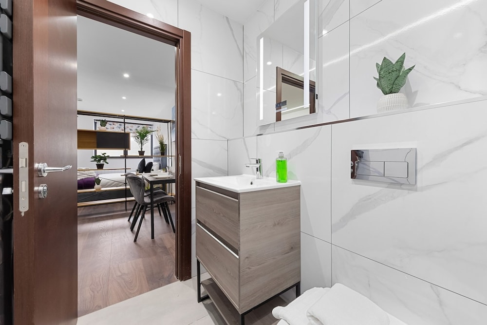 Bright Studio Retreat in Golders Green