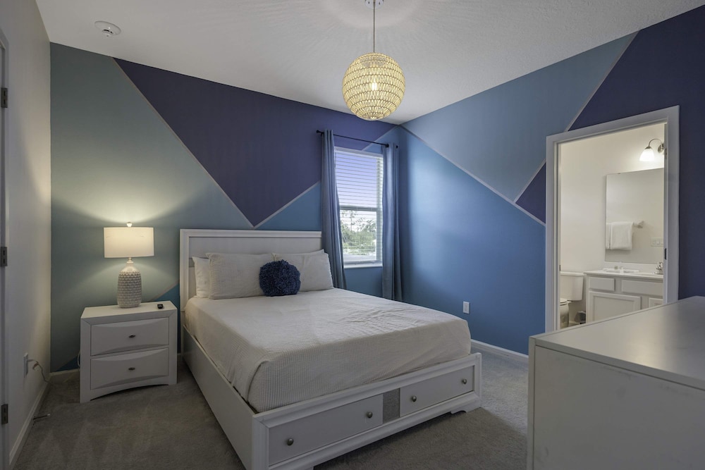 Family Villa w Pool Games n Themed Rooms