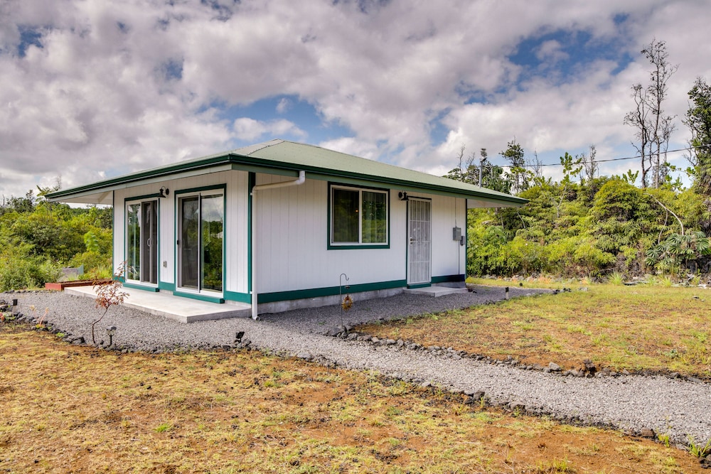 Cozy Keaau Vacation Rental - 1 Mi to Ocean! view 5