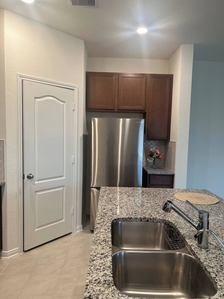 Summerhouse Villa 4br 2 and Half ba Home