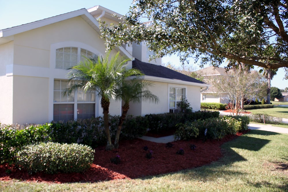 Dolphin's Retreat Near Disney