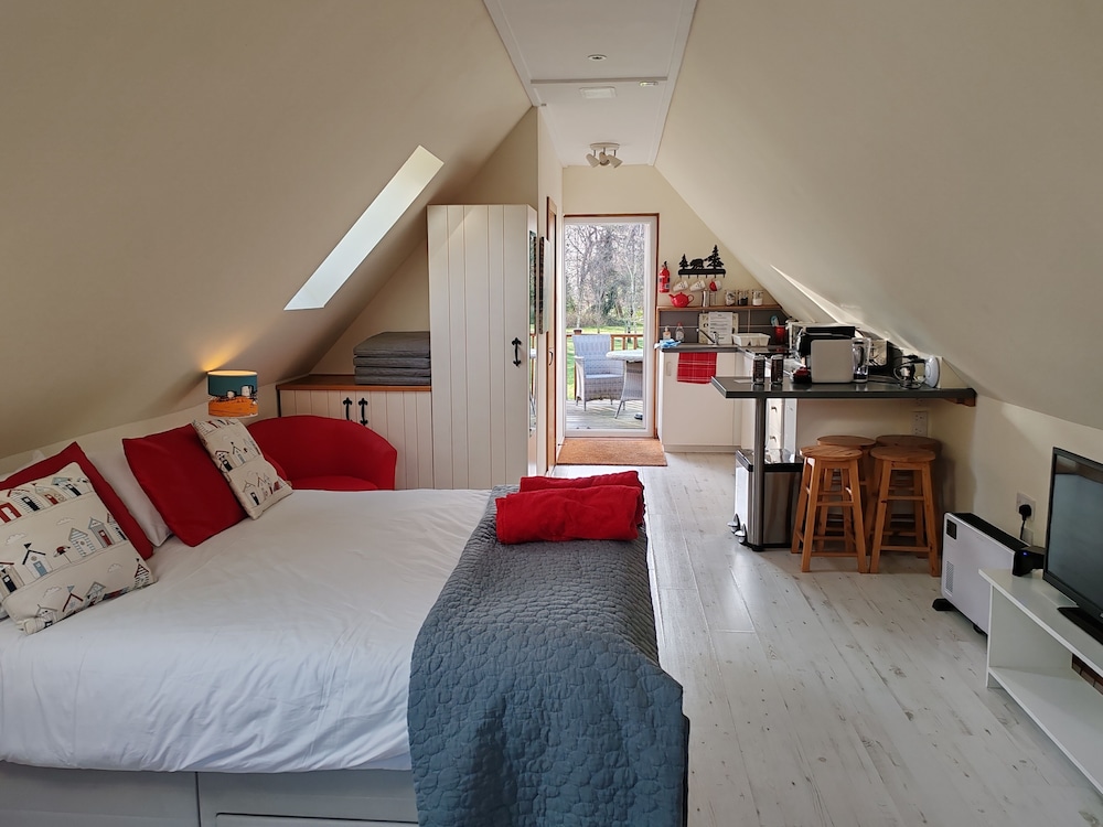 Hayne Barn Estate - Private Estate : 6 Eco Lodges - 1 Studio
