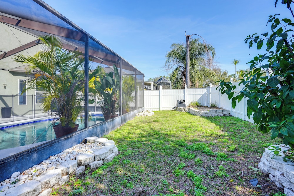 9 Mi to Beach: Peaceful Riverview Home w/ Patio