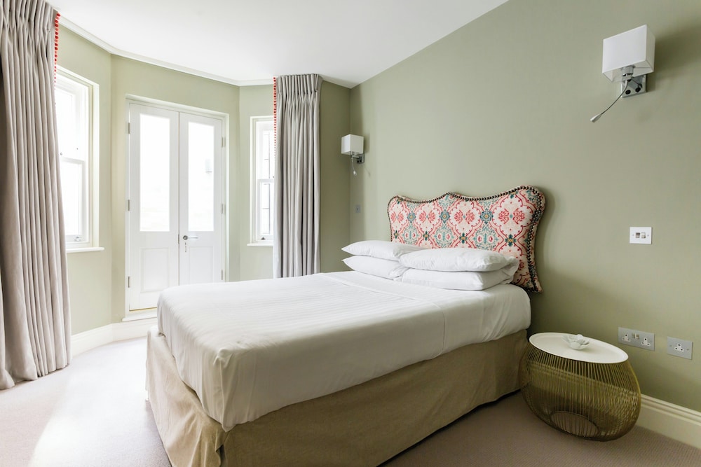 Rigault Road by Onefinestay