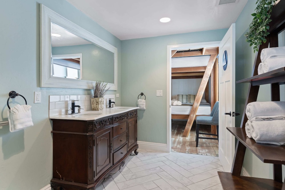 6BR Sanctuary