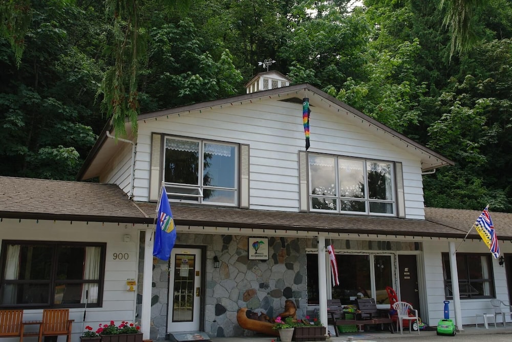 Colonial 900 Motel