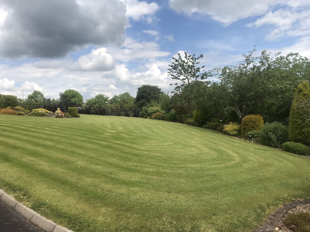 Dungannon 2 Bed Bungalow - Sleeps 5 - Pet Friendly view 4