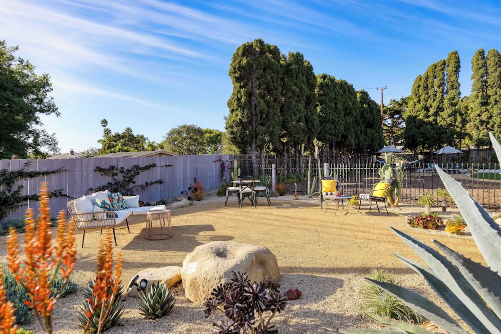 Hummingbird Haven by Avantstay Dog-friendly, Near the Beach, Huge Yard+hot Tub