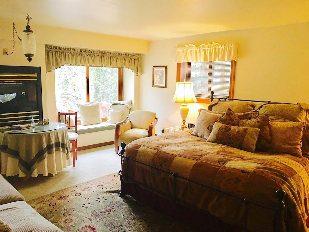 Meadow Creek Mountain Lodge and Event Center