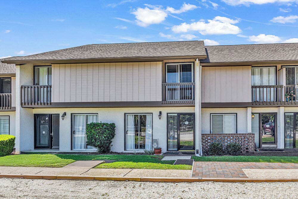 650 Feet to the Beach! Arcadian Shores Townhome
