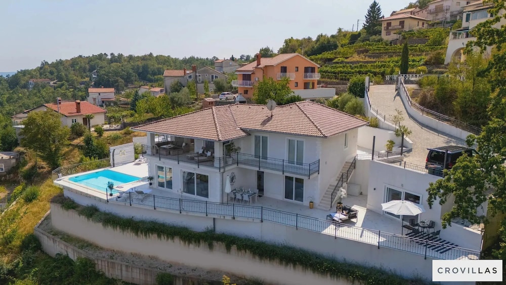 Villa Lauriana Nearby Opatija - Crovillas