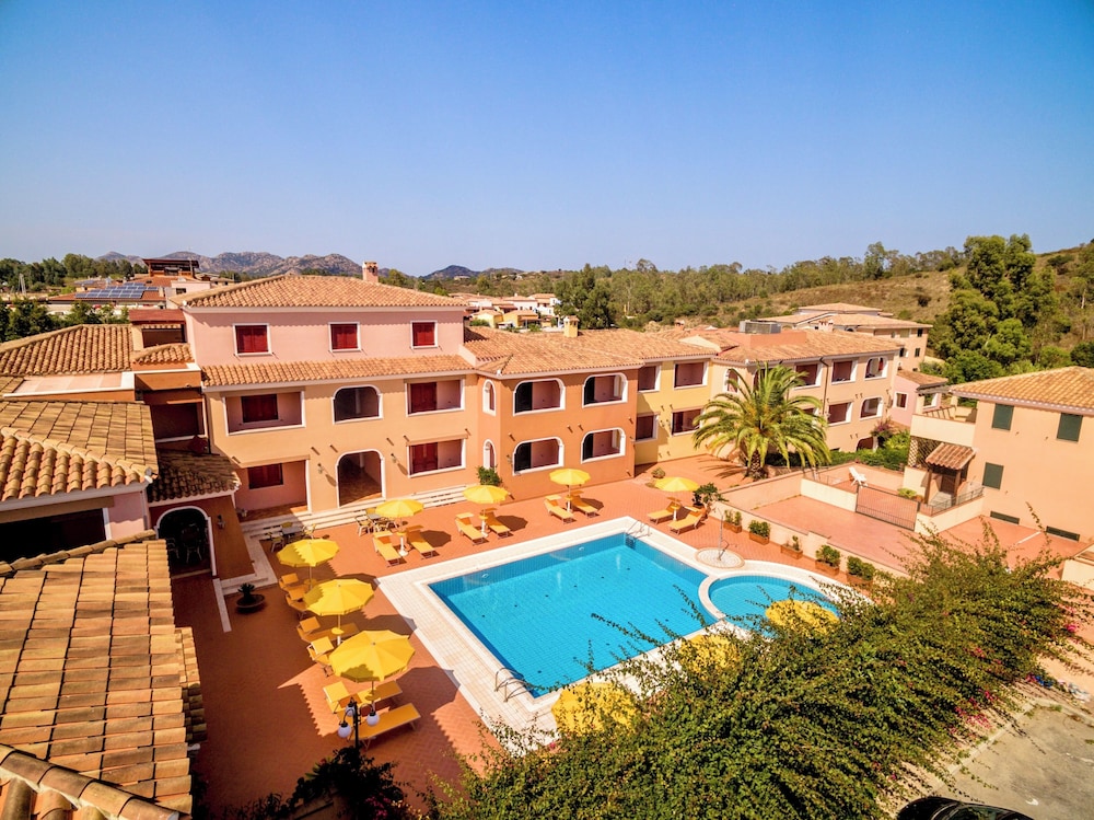 Residence with pool in Sos Alinos