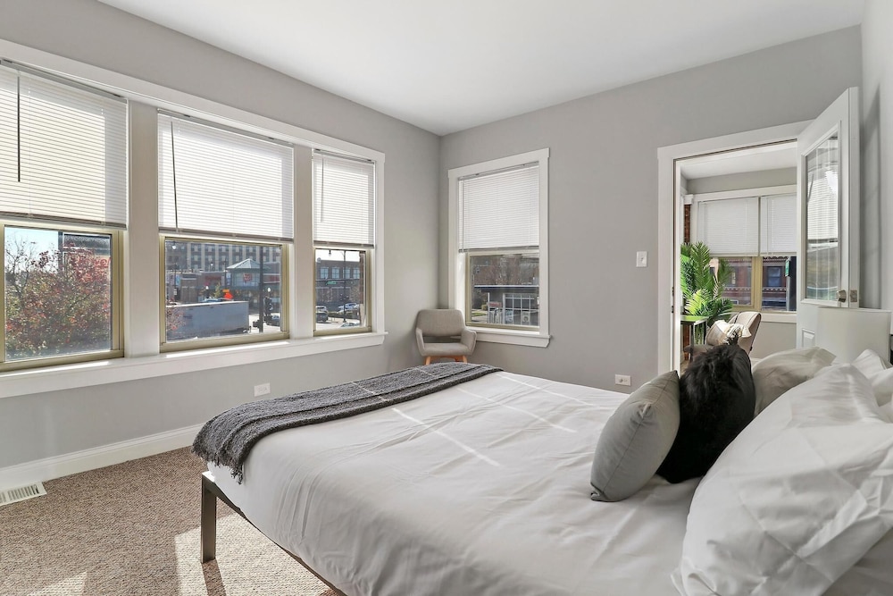 3BR Furnished Stay - Belle Plaine 2W