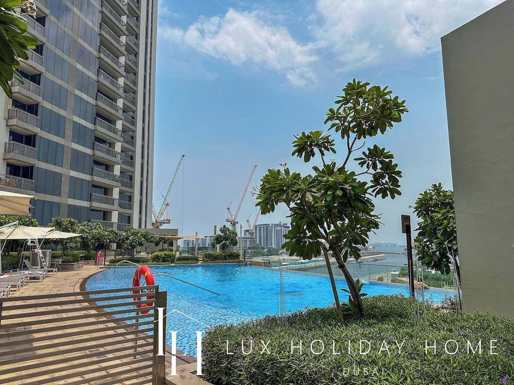 LUX 52 42 Deluxe Marina View Suite 3