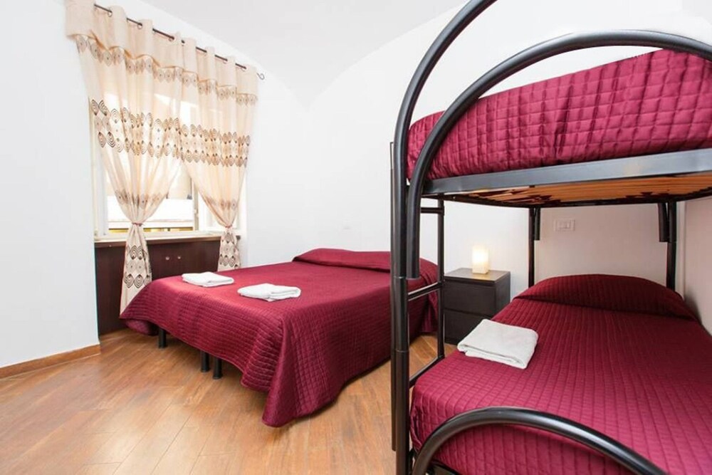 Romangelo 2 Hostel