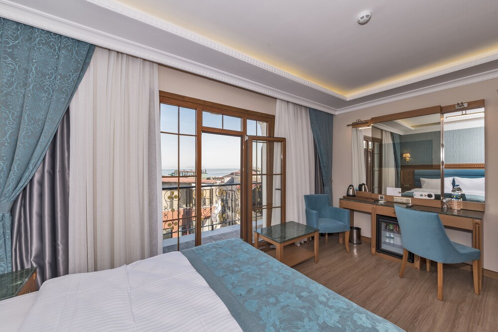 Magnaura House Otel - Image 11