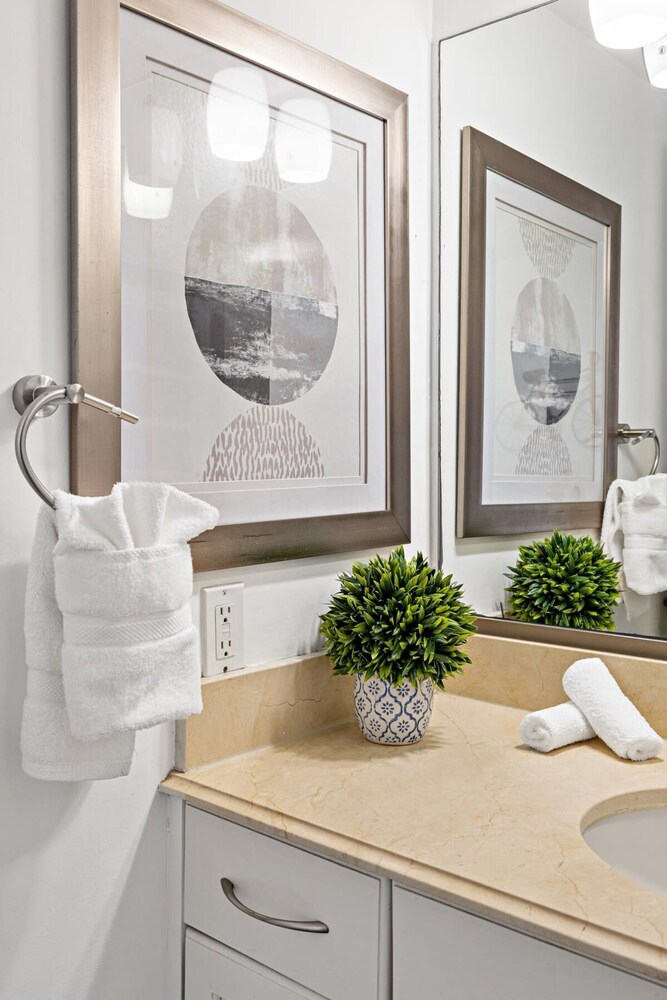 Beach Apt With Waterview in Las Olas Blvd