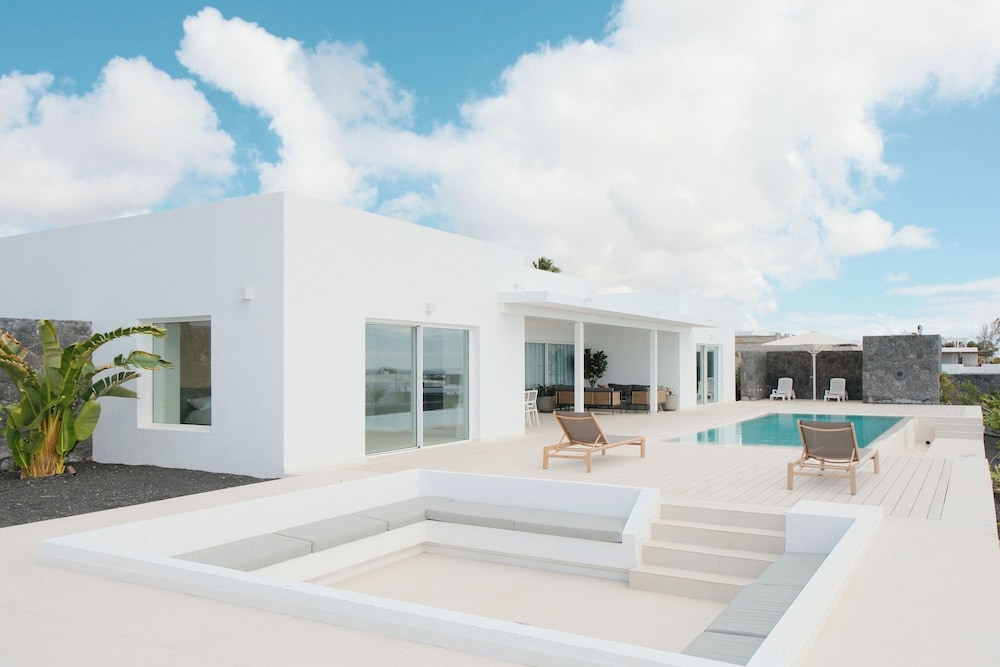 Villa Ainé Luxury Villa